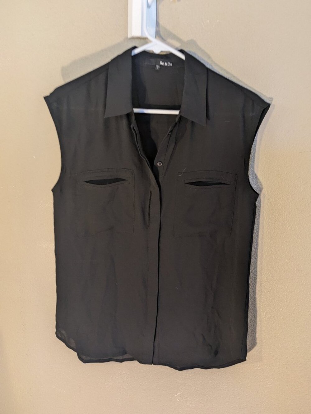 Black Collared Sleeveless Blouse